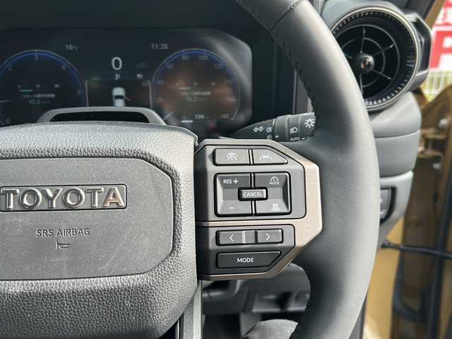 トヨタ ランドクルーザー ２５０ ZX ファーストエディション 兵庫県 2024(令6)年 0.3万km ベージュⅡ 4WD/軽油/ターボ/カラーナンバー【2ZC】/ワンオーナー/12.3インチディスプレイオーディオプラス/JBLプレミアムサウンドシステム/ムーンルーフ/床下透過表示機能付パノラミックビューモニター/マルチテレインモニター/セーフティセンス/トヨタチームメイト/パーキングサポートブレーキ/丸目1眼LEDヘッドランプ/マルチテレインセレクト/電動リアデフロック/SDM/ブラインドスポットモニター/純正ドライブレコーダー前後方/【FIRSTEDITION】ロゴ（ドア内張）/ハンズフリーパワーバックドア/置くだけ充電/アクセサリーコンセント（ラゲッジルーム）/フロアマット/保証書/スペアキー