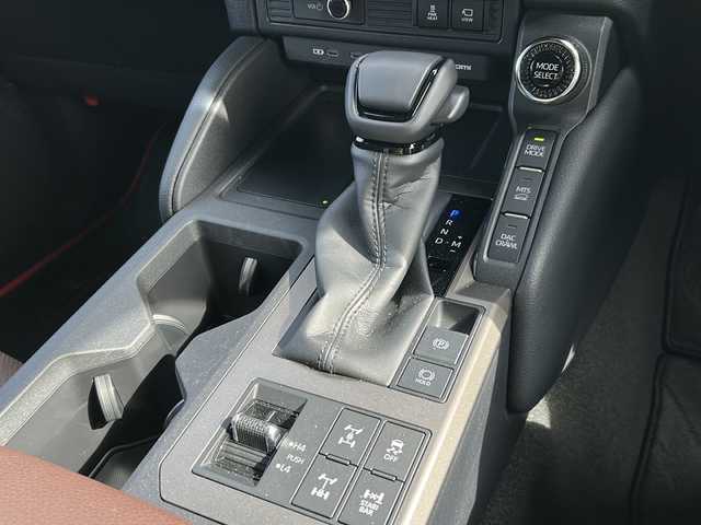 トヨタ ランドクルーザー ２５０ ZX ファーストエディション 兵庫県 2024(令6)年 0.3万km ベージュⅡ 4WD/軽油/ターボ/カラーナンバー【2ZC】/ワンオーナー/12.3インチディスプレイオーディオプラス/JBLプレミアムサウンドシステム/ムーンルーフ/床下透過表示機能付パノラミックビューモニター/マルチテレインモニター/セーフティセンス/トヨタチームメイト/パーキングサポートブレーキ/丸目1眼LEDヘッドランプ/マルチテレインセレクト/電動リアデフロック/SDM/ブラインドスポットモニター/純正ドライブレコーダー前後方/【FIRSTEDITION】ロゴ（ドア内張）/ハンズフリーパワーバックドア/置くだけ充電/アクセサリーコンセント（ラゲッジルーム）/フロアマット/保証書/スペアキー