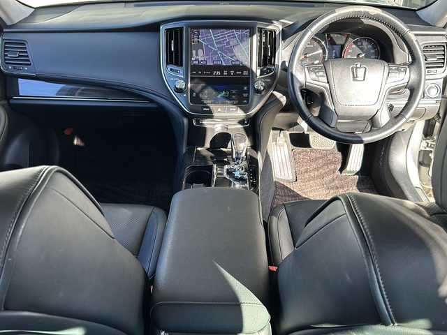 トヨタ クラウン アスリート G 静岡県 2014(平26)年 3.7万km プレシャスシルバー 純正ナビ/AM/FM/CD/DVD/HDD/USB/Bluetooth/フルセグ/主要装備/・純正ナビ　/・クルーズコントロール　/・全方位カメラ　/・サンルーフ　/・ＥＴＣ２．０　/・パワーシート　/・シートメモリー　/・ハンドルヒーター　/・パドルシフト　/・シートヒーター　/・エアシート　/・コーナーセンサー　/・スマートキー/・チルトダウン/・電動サンシード/・ウッドパネル/・ヘルプネット/・LEDライト/・ステアリングリモコン/・ヒーテッドドアミラー