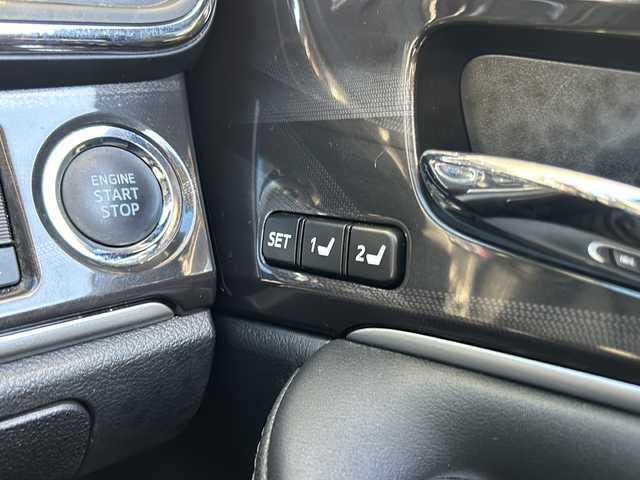 トヨタ クラウン アスリート G 静岡県 2014(平26)年 3.7万km プレシャスシルバー 純正ナビ/AM/FM/CD/DVD/HDD/USB/Bluetooth/フルセグ/主要装備/・純正ナビ　/・クルーズコントロール　/・全方位カメラ　/・サンルーフ　/・ＥＴＣ２．０　/・パワーシート　/・シートメモリー　/・ハンドルヒーター　/・パドルシフト　/・シートヒーター　/・エアシート　/・コーナーセンサー　/・スマートキー/・チルトダウン/・電動サンシード/・ウッドパネル/・ヘルプネット/・LEDライト/・ステアリングリモコン/・ヒーテッドドアミラー