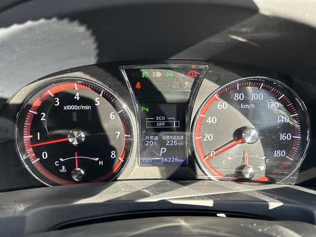 トヨタ クラウン アスリート G 静岡県 2014(平26)年 3.7万km プレシャスシルバー 純正ナビ/AM/FM/CD/DVD/HDD/USB/Bluetooth/フルセグ/主要装備/・純正ナビ　/・クルーズコントロール　/・全方位カメラ　/・サンルーフ　/・ＥＴＣ２．０　/・パワーシート　/・シートメモリー　/・ハンドルヒーター　/・パドルシフト　/・シートヒーター　/・エアシート　/・コーナーセンサー　/・スマートキー/・チルトダウン/・電動サンシード/・ウッドパネル/・ヘルプネット/・LEDライト/・ステアリングリモコン/・ヒーテッドドアミラー