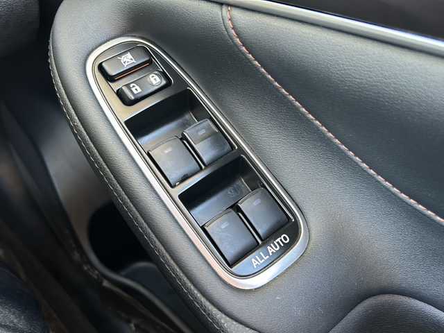 トヨタ クラウン アスリート G 静岡県 2014(平26)年 3.7万km プレシャスシルバー 純正ナビ/AM/FM/CD/DVD/HDD/USB/Bluetooth/フルセグ/主要装備/・純正ナビ　/・クルーズコントロール　/・全方位カメラ　/・サンルーフ　/・ＥＴＣ２．０　/・パワーシート　/・シートメモリー　/・ハンドルヒーター　/・パドルシフト　/・シートヒーター　/・エアシート　/・コーナーセンサー　/・スマートキー/・チルトダウン/・電動サンシード/・ウッドパネル/・ヘルプネット/・LEDライト/・ステアリングリモコン/・ヒーテッドドアミラー