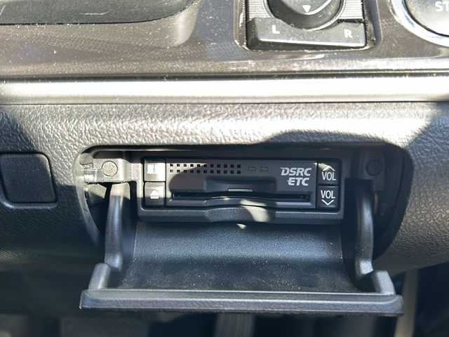 トヨタ クラウン アスリート G 静岡県 2014(平26)年 3.7万km プレシャスシルバー 純正ナビ/AM/FM/CD/DVD/HDD/USB/Bluetooth/フルセグ/主要装備/・純正ナビ　/・クルーズコントロール　/・全方位カメラ　/・サンルーフ　/・ＥＴＣ２．０　/・パワーシート　/・シートメモリー　/・ハンドルヒーター　/・パドルシフト　/・シートヒーター　/・エアシート　/・コーナーセンサー　/・スマートキー/・チルトダウン/・電動サンシード/・ウッドパネル/・ヘルプネット/・LEDライト/・ステアリングリモコン/・ヒーテッドドアミラー