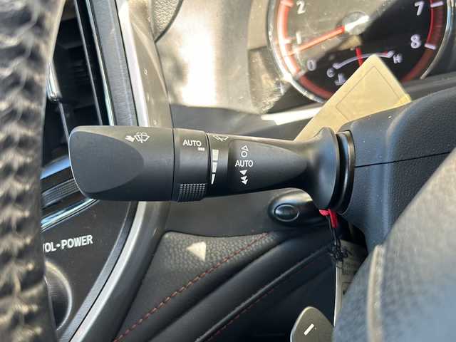 トヨタ クラウン アスリート G 静岡県 2014(平26)年 3.7万km プレシャスシルバー 純正ナビ/AM/FM/CD/DVD/HDD/USB/Bluetooth/フルセグ/主要装備/・純正ナビ　/・クルーズコントロール　/・全方位カメラ　/・サンルーフ　/・ＥＴＣ２．０　/・パワーシート　/・シートメモリー　/・ハンドルヒーター　/・パドルシフト　/・シートヒーター　/・エアシート　/・コーナーセンサー　/・スマートキー/・チルトダウン/・電動サンシード/・ウッドパネル/・ヘルプネット/・LEDライト/・ステアリングリモコン/・ヒーテッドドアミラー