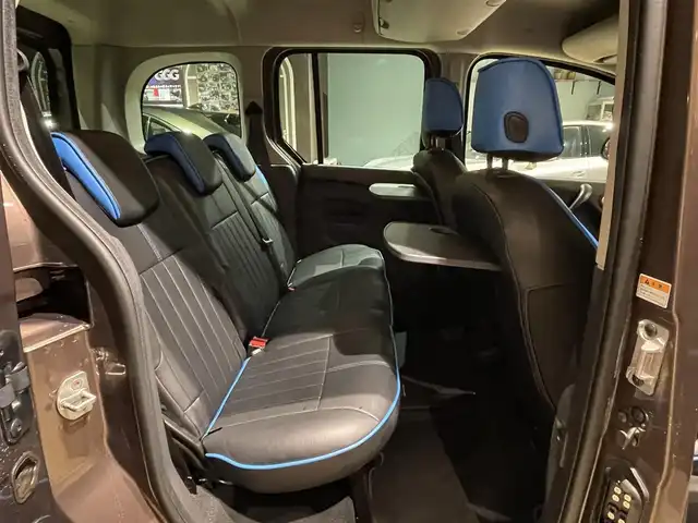 ルノー カングー ゼン 埼玉県 2018(平30)年 6.4万km 茶Ｍ 社外ナビTV/バックカメラ/ETC/Ｆドラレコ/革調シートカバー/前席シートバックテーブルｘ２/ＬＥＤヘッドライト/Ｆコーナーセンサー/キーレス/スペアキー/保証書付整備手帳