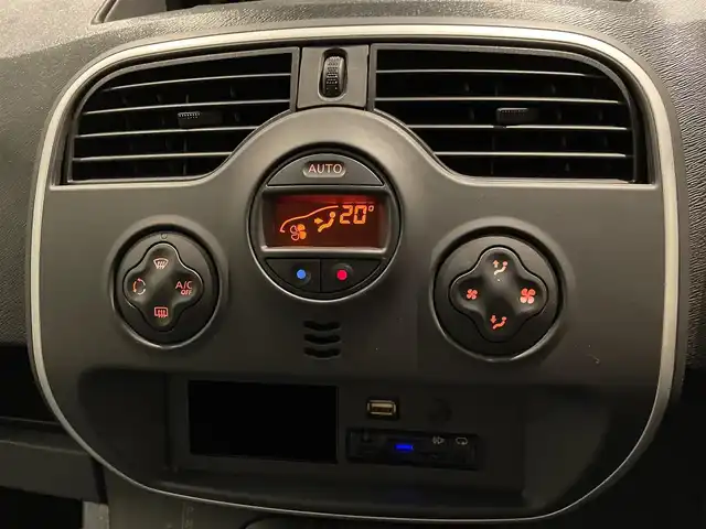 ルノー カングー ゼン 埼玉県 2018(平30)年 6.4万km 茶Ｍ 社外ナビTV/バックカメラ/ETC/Ｆドラレコ/革調シートカバー/前席シートバックテーブルｘ２/ＬＥＤヘッドライト/Ｆコーナーセンサー/キーレス/スペアキー/保証書付整備手帳