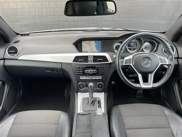 メルセデス・ベンツ Ｃ１８０ ブルーエフィシェンシー クーペ 三重県 2013(平25)年 17万km ポーラホワイト ユーティリティパッケージ/AMGスポーツパッケージ/黒革　/サンルーフ　/パワーシート　/キーレスゴー　/純正ナビ　/バックカメラ　/ＥＴＣ　/Ｂｌｕｅｔｏｏｔｈ　/純正１８ＡＷ　/フルセグＴＶ　/キセノンヘッドライト　/メルセデスロゴ付キャリパー