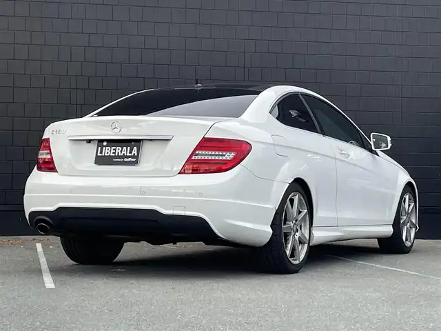 メルセデス・ベンツ Ｃ１８０ ブルーエフィシェンシー クーペ 三重県 2013(平25)年 17万km ポーラホワイト ユーティリティパッケージ/AMGスポーツパッケージ/黒革　/サンルーフ　/パワーシート　/キーレスゴー　/純正ナビ　/バックカメラ　/ＥＴＣ　/Ｂｌｕｅｔｏｏｔｈ　/純正１８ＡＷ　/フルセグＴＶ　/キセノンヘッドライト　/メルセデスロゴ付キャリパー