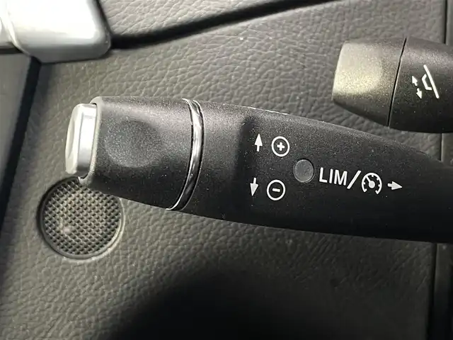 メルセデス・ベンツ Ｃ１８０ ブルーエフィシェンシー クーペ 三重県 2013(平25)年 17万km ポーラホワイト ユーティリティパッケージ/AMGスポーツパッケージ/黒革　/サンルーフ　/パワーシート　/キーレスゴー　/純正ナビ　/バックカメラ　/ＥＴＣ　/Ｂｌｕｅｔｏｏｔｈ　/純正１８ＡＷ　/フルセグＴＶ　/キセノンヘッドライト　/メルセデスロゴ付キャリパー