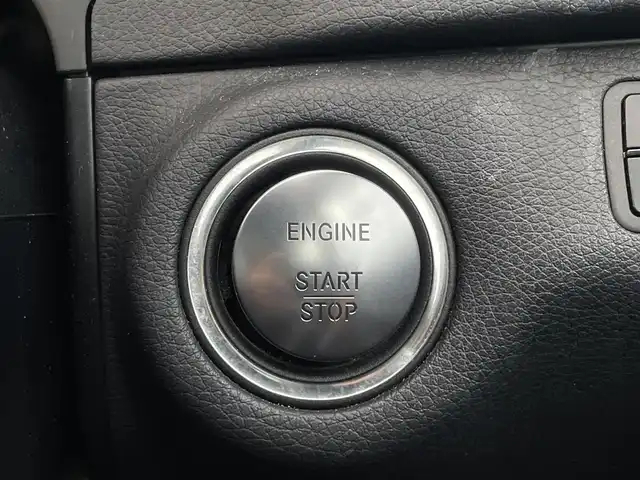 メルセデス・ベンツ Ｃ１８０ ブルーエフィシェンシー クーペ 三重県 2013(平25)年 17万km ポーラホワイト ユーティリティパッケージ/AMGスポーツパッケージ/黒革　/サンルーフ　/パワーシート　/キーレスゴー　/純正ナビ　/バックカメラ　/ＥＴＣ　/Ｂｌｕｅｔｏｏｔｈ　/純正１８ＡＷ　/フルセグＴＶ　/キセノンヘッドライト　/メルセデスロゴ付キャリパー