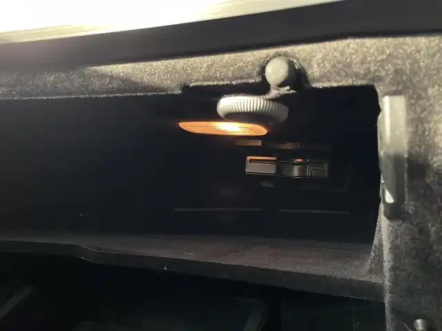 メルセデス・ベンツ Ｃ１８０ ブルーエフィシェンシー クーペ 三重県 2013(平25)年 17万km ポーラホワイト ユーティリティパッケージ/AMGスポーツパッケージ/黒革　/サンルーフ　/パワーシート　/キーレスゴー　/純正ナビ　/バックカメラ　/ＥＴＣ　/Ｂｌｕｅｔｏｏｔｈ　/純正１８ＡＷ　/フルセグＴＶ　/キセノンヘッドライト　/メルセデスロゴ付キャリパー