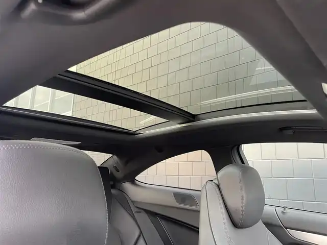 メルセデス・ベンツ Ｃ１８０ ブルーエフィシェンシー クーペ 三重県 2013(平25)年 17万km ポーラホワイト ユーティリティパッケージ/AMGスポーツパッケージ/黒革　/サンルーフ　/パワーシート　/キーレスゴー　/純正ナビ　/バックカメラ　/ＥＴＣ　/Ｂｌｕｅｔｏｏｔｈ　/純正１８ＡＷ　/フルセグＴＶ　/キセノンヘッドライト　/メルセデスロゴ付キャリパー