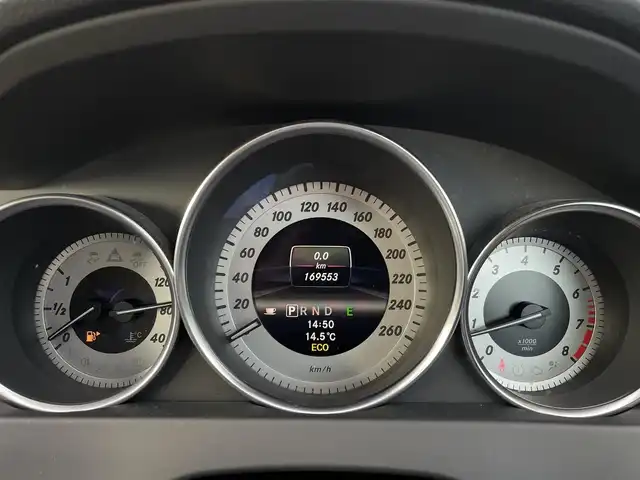 メルセデス・ベンツ Ｃ１８０ ブルーエフィシェンシー クーペ 三重県 2013(平25)年 17万km ポーラホワイト ユーティリティパッケージ/AMGスポーツパッケージ/黒革　/サンルーフ　/パワーシート　/キーレスゴー　/純正ナビ　/バックカメラ　/ＥＴＣ　/Ｂｌｕｅｔｏｏｔｈ　/純正１８ＡＷ　/フルセグＴＶ　/キセノンヘッドライト　/メルセデスロゴ付キャリパー