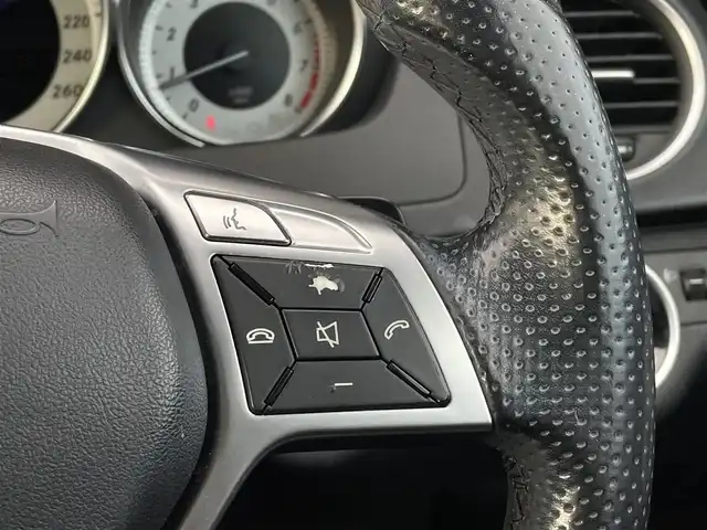 メルセデス・ベンツ Ｃ１８０ ブルーエフィシェンシー クーペ 三重県 2013(平25)年 17万km ポーラホワイト ユーティリティパッケージ/AMGスポーツパッケージ/黒革　/サンルーフ　/パワーシート　/キーレスゴー　/純正ナビ　/バックカメラ　/ＥＴＣ　/Ｂｌｕｅｔｏｏｔｈ　/純正１８ＡＷ　/フルセグＴＶ　/キセノンヘッドライト　/メルセデスロゴ付キャリパー