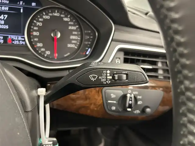 アウディ Ａ４ 2．0TFSI 岡山県 2017(平29)年 5.5万km ミトスブラックメタリック 純正ナビ/フルセグ/黒革シート/シートヒータ/ラグジュアリーパッケージ/ACCラグジュアリーパッケージ/アシスタンスパッケージ/レーンアシスト/アウディプレセンス/サイドアシスト