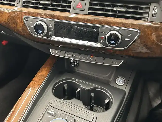 アウディ Ａ４ 2．0TFSI 岡山県 2017(平29)年 5.5万km ミトスブラックメタリック 純正ナビ/フルセグ/黒革シート/シートヒータ/ラグジュアリーパッケージ/ACCラグジュアリーパッケージ/アシスタンスパッケージ/レーンアシスト/アウディプレセンス/サイドアシスト