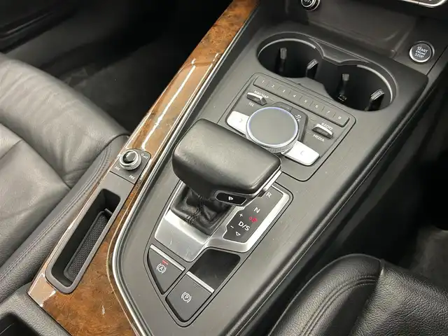 アウディ Ａ４ 2．0TFSI 岡山県 2017(平29)年 5.5万km ミトスブラックメタリック 純正ナビ/フルセグ/黒革シート/シートヒータ/ラグジュアリーパッケージ/ACCラグジュアリーパッケージ/アシスタンスパッケージ/レーンアシスト/アウディプレセンス/サイドアシスト