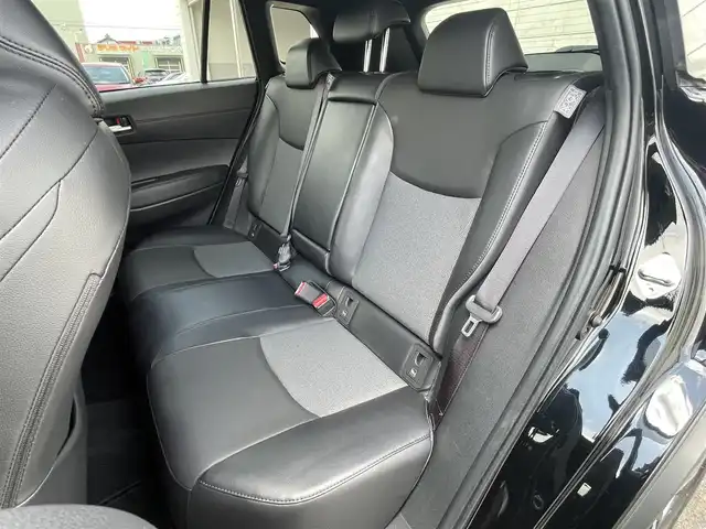 トヨタ カローラ クロス Z 岐阜県 2022(令4)年 1.4万km アティチュードブラックマイカ ワンオーナー/純正9インチディスプレイオーディオ（OP）/（オーディオ機能/スマホ連携機能）/バックカメラ/トヨタセーフティセンス/・プリクラッシュセーフティ【PCS】/・レーントレーシングアシスト【LTA】/・レーダークルーズコントロール【追従機能付】/・オートマチックハイビーム【AHB】/・ロードサインアシスト【RSA】/ハーフレザーシート/運転席パワーシート/前席シートヒーター/Bi-BeamLEDヘッドランプ/ハンズフリーパワーバックドア/本革巻きステアリング/MTモード付AT/ルーフレール/純正18インチAWミシュランタイヤ/純正フロアマット/純正ドアバイザー/純正ビルトインETC/スマートキー×2/ディーラー整備記録簿（R4/R5/R6）