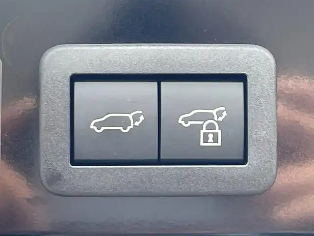 トヨタ カローラ クロス Z 岐阜県 2022(令4)年 1.4万km アティチュードブラックマイカ ワンオーナー/純正9インチディスプレイオーディオ（OP）/（オーディオ機能/スマホ連携機能）/バックカメラ/トヨタセーフティセンス/・プリクラッシュセーフティ【PCS】/・レーントレーシングアシスト【LTA】/・レーダークルーズコントロール【追従機能付】/・オートマチックハイビーム【AHB】/・ロードサインアシスト【RSA】/ハーフレザーシート/運転席パワーシート/前席シートヒーター/Bi-BeamLEDヘッドランプ/ハンズフリーパワーバックドア/本革巻きステアリング/MTモード付AT/ルーフレール/純正18インチAWミシュランタイヤ/純正フロアマット/純正ドアバイザー/純正ビルトインETC/スマートキー×2/ディーラー整備記録簿（R4/R5/R6）