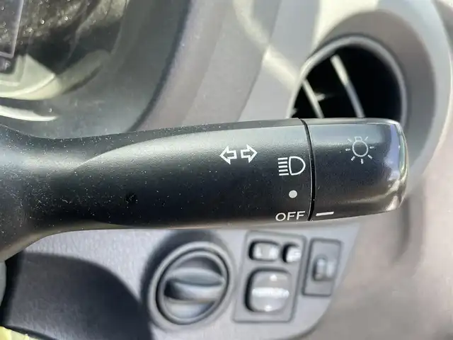 トヨタ ヴィッツ F 滋賀県 2014(平26)年 8.7万km ゴールドマイカM 禁煙車/純正ナビ/・AM/FM/・CD/・SD/・AUX/・ワンセグTV/・Bluetooth/バックカメラ/ETC/横滑り防止機能/キーレスエントリー/純正フロアマット/社外14インチアルミホイール