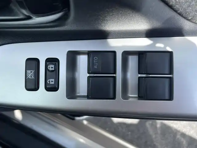 トヨタ ヴィッツ F 滋賀県 2014(平26)年 8.7万km ゴールドマイカM 禁煙車/純正ナビ/・AM/FM/・CD/・SD/・AUX/・ワンセグTV/・Bluetooth/バックカメラ/ETC/横滑り防止機能/キーレスエントリー/純正フロアマット/社外14インチアルミホイール