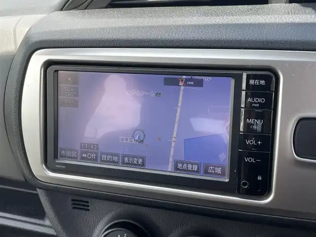 トヨタ ヴィッツ F 滋賀県 2014(平26)年 8.7万km ゴールドマイカM 禁煙車/純正ナビ/・AM/FM/・CD/・SD/・AUX/・ワンセグTV/・Bluetooth/バックカメラ/ETC/横滑り防止機能/キーレスエントリー/純正フロアマット/社外14インチアルミホイール