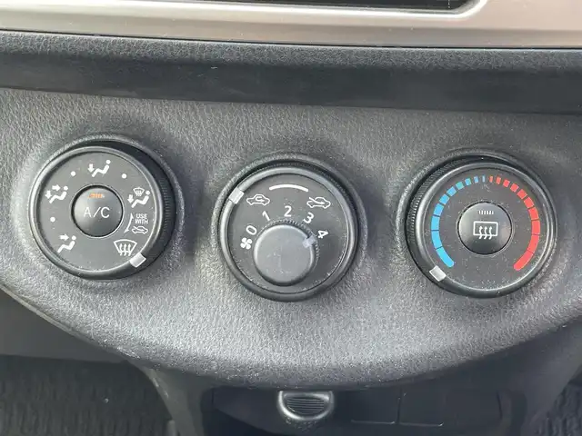トヨタ ヴィッツ F 滋賀県 2014(平26)年 8.7万km ゴールドマイカM 禁煙車/純正ナビ/・AM/FM/・CD/・SD/・AUX/・ワンセグTV/・Bluetooth/バックカメラ/ETC/横滑り防止機能/キーレスエントリー/純正フロアマット/社外14インチアルミホイール