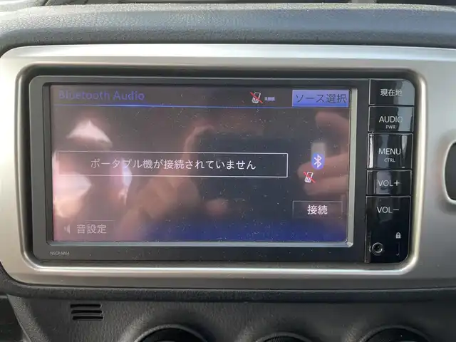 トヨタ ヴィッツ F 滋賀県 2014(平26)年 8.7万km ゴールドマイカM 禁煙車/純正ナビ/・AM/FM/・CD/・SD/・AUX/・ワンセグTV/・Bluetooth/バックカメラ/ETC/横滑り防止機能/キーレスエントリー/純正フロアマット/社外14インチアルミホイール