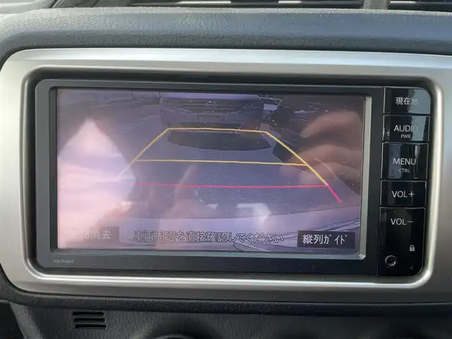 トヨタ ヴィッツ F 滋賀県 2014(平26)年 8.7万km ゴールドマイカM 禁煙車/純正ナビ/・AM/FM/・CD/・SD/・AUX/・ワンセグTV/・Bluetooth/バックカメラ/ETC/横滑り防止機能/キーレスエントリー/純正フロアマット/社外14インチアルミホイール