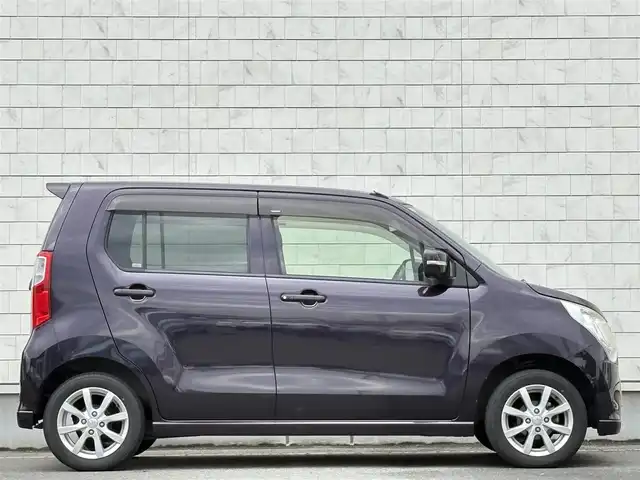 スズキ ワゴンＲ FX－LTD 岩手県 2013(平25)年 5万km ミステリアスバイオレットパール 禁煙車/4WD/社外エンジンスターター/カロッツェリア2DINオーディオ/→CD/AUX/USB/FM/AM/運転席シートヒーター/〇プッシュスタート/〇電動格納ミラー/〇ウィンカーミラー/〇ドアバイザー/〇フロアマット/〇スマートキー/スペアキー/冬タイヤ社外アルミホイール車載