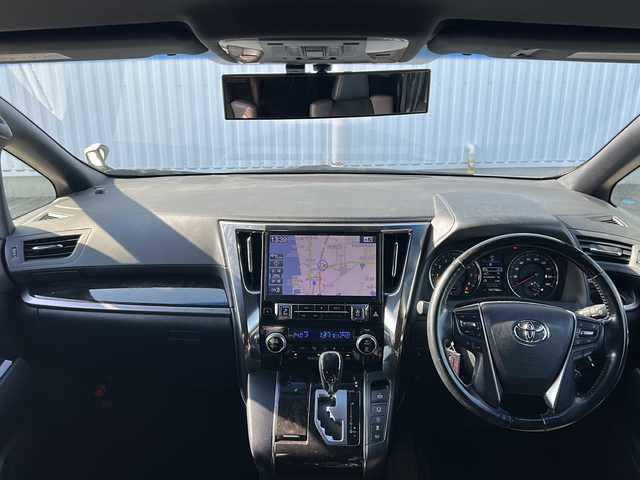 トヨタ アルファード S Aパッケージ タイプブラック 愛媛県 2017(平29)年 10.2万km ホワイトパールクリスタルシャイン フリップダウンモニター/両側パワースライドドア/ビルトインETC/電動リアゲート/社外ナビ（ALPINE）/衝突軽減システム/オートLED/クルーズコントロール追従あり/ドライブレコーダー前/オットマン/バックカメラ/アイドリングストップ/ハーフレザー/HDMI/純正フロアマット/純正18AW/スペアキー