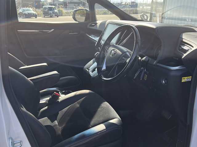 トヨタ アルファード S Aパッケージ タイプブラック 愛媛県 2017(平29)年 10.2万km ホワイトパールクリスタルシャイン フリップダウンモニター/両側パワースライドドア/ビルトインETC/電動リアゲート/社外ナビ（ALPINE）/衝突軽減システム/オートLED/クルーズコントロール追従あり/ドライブレコーダー前/オットマン/バックカメラ/アイドリングストップ/ハーフレザー/HDMI/純正フロアマット/純正18AW/スペアキー