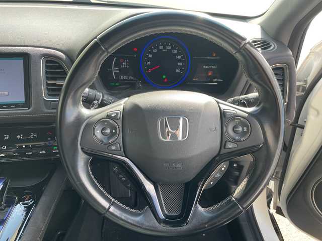 ホンダ ヴェゼル ハイブリッド RS ホンダセンシング 愛知県 2017(平29)年 8.8万km 白 ホンダセンシング/レーダークルーズコントロール/純正9型ナビ/シートヒーター/フルセグ/CD DVD/バックカメラ/純正アルミホイール/パドルシフト/LEDヘッドライト/ステアリングスイッチ/スマートキー/プッシュスタート