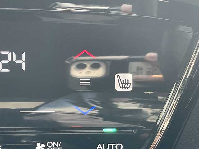 ホンダ ヴェゼル ハイブリッド RS ホンダセンシング 愛知県 2017(平29)年 8.8万km 白 ホンダセンシング/レーダークルーズコントロール/純正9型ナビ/シートヒーター/フルセグ/CD DVD/バックカメラ/純正アルミホイール/パドルシフト/LEDヘッドライト/ステアリングスイッチ/スマートキー/プッシュスタート