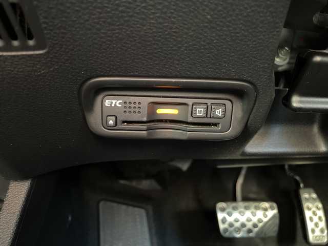 ホンダ ヴェゼル ハイブリッド RS ホンダセンシング 愛知県 2017(平29)年 8.8万km 白 ホンダセンシング/レーダークルーズコントロール/純正9型ナビ/シートヒーター/フルセグ/CD DVD/バックカメラ/純正アルミホイール/パドルシフト/LEDヘッドライト/ステアリングスイッチ/スマートキー/プッシュスタート