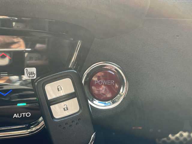 ホンダ ヴェゼル ハイブリッド RS ホンダセンシング 愛知県 2017(平29)年 8.8万km 白 ホンダセンシング/レーダークルーズコントロール/純正9型ナビ/シートヒーター/フルセグ/CD DVD/バックカメラ/純正アルミホイール/パドルシフト/LEDヘッドライト/ステアリングスイッチ/スマートキー/プッシュスタート