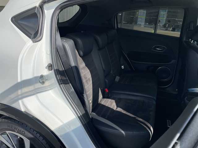 ホンダ ヴェゼル ハイブリッド RS ホンダセンシング 愛知県 2017(平29)年 8.8万km 白 ホンダセンシング/レーダークルーズコントロール/純正9型ナビ/シートヒーター/フルセグ/CD DVD/バックカメラ/純正アルミホイール/パドルシフト/LEDヘッドライト/ステアリングスイッチ/スマートキー/プッシュスタート