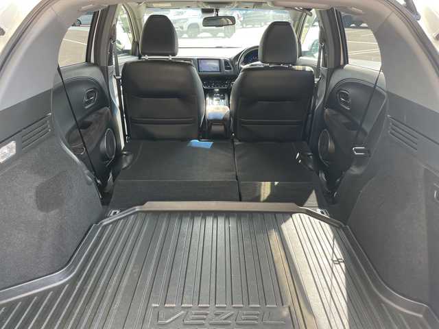 ホンダ ヴェゼル ハイブリッド RS ホンダセンシング 愛知県 2017(平29)年 8.8万km 白 ホンダセンシング/レーダークルーズコントロール/純正9型ナビ/シートヒーター/フルセグ/CD DVD/バックカメラ/純正アルミホイール/パドルシフト/LEDヘッドライト/ステアリングスイッチ/スマートキー/プッシュスタート