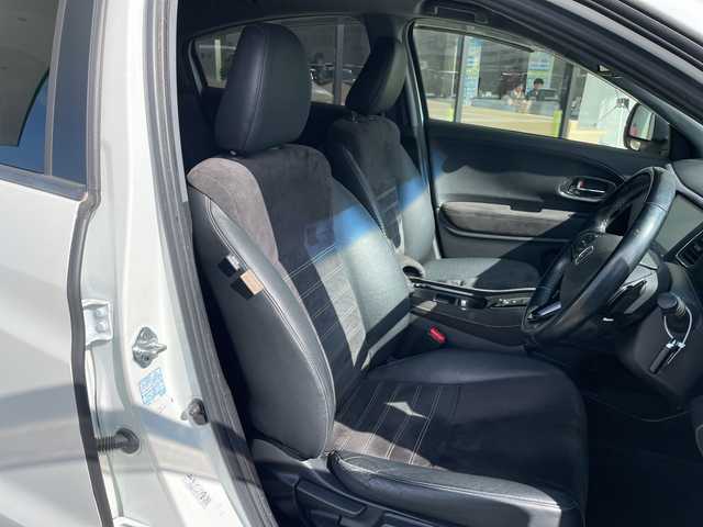 ホンダ ヴェゼル ハイブリッド RS ホンダセンシング 愛知県 2017(平29)年 8.8万km 白 ホンダセンシング/レーダークルーズコントロール/純正9型ナビ/シートヒーター/フルセグ/CD DVD/バックカメラ/純正アルミホイール/パドルシフト/LEDヘッドライト/ステアリングスイッチ/スマートキー/プッシュスタート