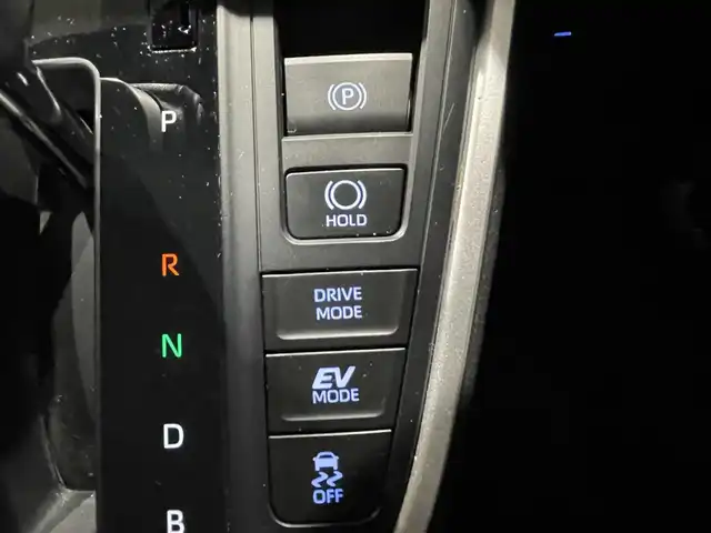 トヨタ ヴォクシー ハイブリッド S－Z 熊本県 2023(令5)年 2.6万km マッシブグレー 衝突軽減ブレーキ/プッシュスタート/純正ナビ/バックカメラ/ビルトインETC/純正フリップダウンモニター（V14T-R72R）/純正17インチAW/両側パワースライドドア/レーダークルーズ/パワーバックドア/ハーフレザーシート/1列目・2列目シートヒーター/LEDヘッドライト/オートライト/前後コーナーセンサー/横滑り防止装置/ウィンカーミラー/純正フロアマット/純正ドアバイザー/新車保証書/取扱説明書/スマートスペアキー×1本