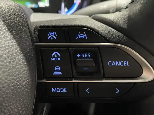 トヨタ ヴォクシー ハイブリッド S－Z 熊本県 2023(令5)年 2.6万km マッシブグレー 衝突軽減ブレーキ/プッシュスタート/純正ナビ/バックカメラ/ビルトインETC/純正フリップダウンモニター（V14T-R72R）/純正17インチAW/両側パワースライドドア/レーダークルーズ/パワーバックドア/ハーフレザーシート/1列目・2列目シートヒーター/LEDヘッドライト/オートライト/前後コーナーセンサー/横滑り防止装置/ウィンカーミラー/純正フロアマット/純正ドアバイザー/新車保証書/取扱説明書/スマートスペアキー×1本