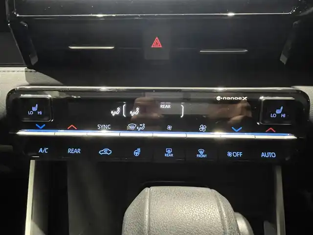 トヨタ ヴォクシー ハイブリッド S－Z 熊本県 2023(令5)年 2.6万km マッシブグレー 衝突軽減ブレーキ/プッシュスタート/純正ナビ/バックカメラ/ビルトインETC/純正フリップダウンモニター（V14T-R72R）/純正17インチAW/両側パワースライドドア/レーダークルーズ/パワーバックドア/ハーフレザーシート/1列目・2列目シートヒーター/LEDヘッドライト/オートライト/前後コーナーセンサー/横滑り防止装置/ウィンカーミラー/純正フロアマット/純正ドアバイザー/新車保証書/取扱説明書/スマートスペアキー×1本