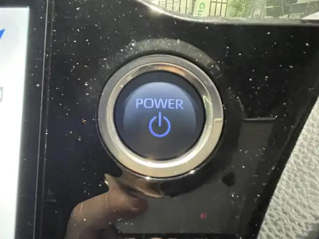 トヨタ ヴォクシー ハイブリッド S－Z 熊本県 2023(令5)年 2.6万km マッシブグレー 衝突軽減ブレーキ/プッシュスタート/純正ナビ/バックカメラ/ビルトインETC/純正フリップダウンモニター（V14T-R72R）/純正17インチAW/両側パワースライドドア/レーダークルーズ/パワーバックドア/ハーフレザーシート/1列目・2列目シートヒーター/LEDヘッドライト/オートライト/前後コーナーセンサー/横滑り防止装置/ウィンカーミラー/純正フロアマット/純正ドアバイザー/新車保証書/取扱説明書/スマートスペアキー×1本