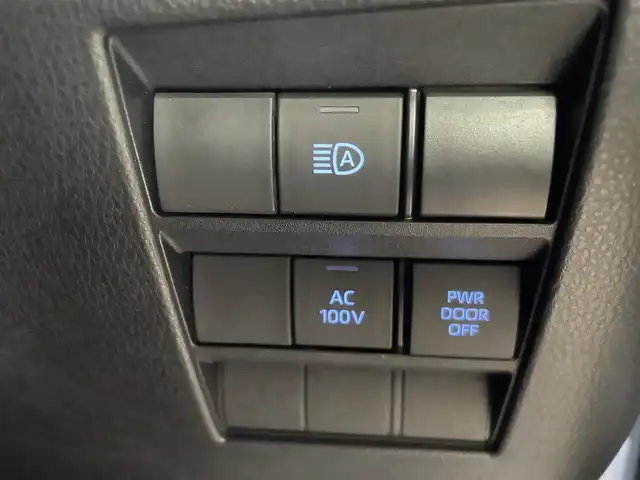 トヨタ ヴォクシー ハイブリッド S－Z 熊本県 2023(令5)年 2.6万km マッシブグレー 衝突軽減ブレーキ/プッシュスタート/純正ナビ/バックカメラ/ビルトインETC/純正フリップダウンモニター（V14T-R72R）/純正17インチAW/両側パワースライドドア/レーダークルーズ/パワーバックドア/ハーフレザーシート/1列目・2列目シートヒーター/LEDヘッドライト/オートライト/前後コーナーセンサー/横滑り防止装置/ウィンカーミラー/純正フロアマット/純正ドアバイザー/新車保証書/取扱説明書/スマートスペアキー×1本