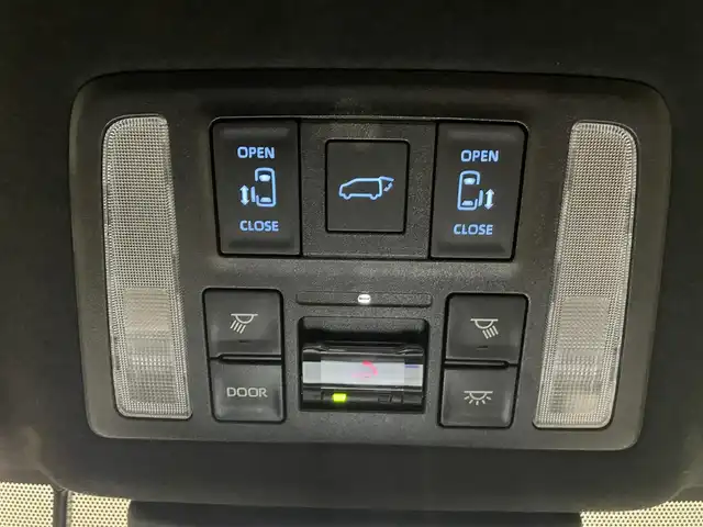 トヨタ ヴォクシー ハイブリッド S－Z 熊本県 2023(令5)年 2.6万km マッシブグレー 衝突軽減ブレーキ/プッシュスタート/純正ナビ/バックカメラ/ビルトインETC/純正フリップダウンモニター（V14T-R72R）/純正17インチAW/両側パワースライドドア/レーダークルーズ/パワーバックドア/ハーフレザーシート/1列目・2列目シートヒーター/LEDヘッドライト/オートライト/前後コーナーセンサー/横滑り防止装置/ウィンカーミラー/純正フロアマット/純正ドアバイザー/新車保証書/取扱説明書/スマートスペアキー×1本