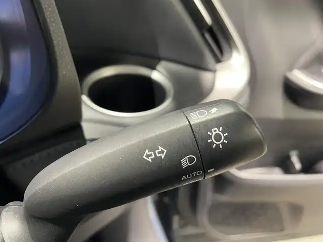 トヨタ ヴォクシー ハイブリッド S－Z 熊本県 2023(令5)年 2.6万km マッシブグレー 衝突軽減ブレーキ/プッシュスタート/純正ナビ/バックカメラ/ビルトインETC/純正フリップダウンモニター（V14T-R72R）/純正17インチAW/両側パワースライドドア/レーダークルーズ/パワーバックドア/ハーフレザーシート/1列目・2列目シートヒーター/LEDヘッドライト/オートライト/前後コーナーセンサー/横滑り防止装置/ウィンカーミラー/純正フロアマット/純正ドアバイザー/新車保証書/取扱説明書/スマートスペアキー×1本