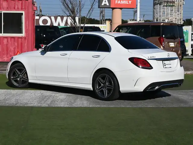 メルセデス・ベンツ Ｃ２２０ｄ アバンギャルド　AMGライン 千葉県 2019(平31)年 2.1万km ポーラホワイト アクティブブレーキアシスト/アクティブレーンキーピングアシスト/レーンチェンジアシスト/ブラインドスポットアシスト/アテンションアシスト/ディストロニック/ブラックレザーシート/前席パワーシート/シートヒーター/ヘッドアップディスプレイ/純正ナビ/地デジTV/【Bluetooth接続】/バックカメラ/革巻きステアリング/ステアリングスイッチ/パドルシフト/ETC/LEDヘッドライト/ウインカーミラー/パークトロニック/純正18インチアルミホイル/サイド/カーテンエアバッグ/キーレスゴー