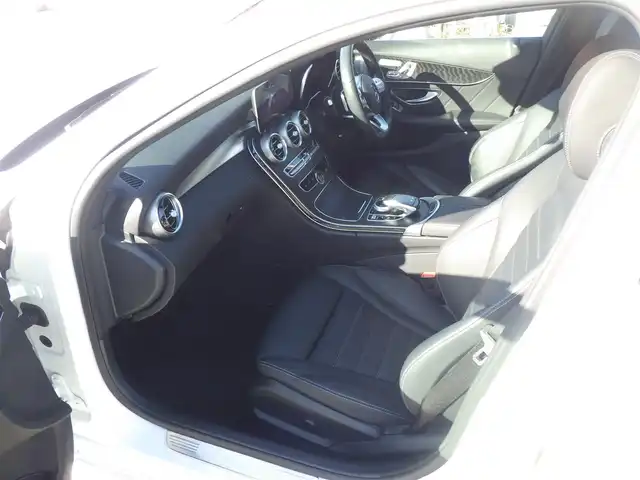 メルセデス・ベンツ Ｃ２２０ｄ アバンギャルド　AMGライン 千葉県 2019(平31)年 2.1万km ポーラホワイト アクティブブレーキアシスト/アクティブレーンキーピングアシスト/レーンチェンジアシスト/ブラインドスポットアシスト/アテンションアシスト/ディストロニック/ブラックレザーシート/前席パワーシート/シートヒーター/ヘッドアップディスプレイ/純正ナビ/地デジTV/【Bluetooth接続】/バックカメラ/革巻きステアリング/ステアリングスイッチ/パドルシフト/ETC/LEDヘッドライト/ウインカーミラー/パークトロニック/純正18インチアルミホイル/サイド/カーテンエアバッグ/キーレスゴー