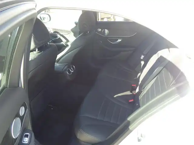 メルセデス・ベンツ Ｃ２２０ｄ アバンギャルド　AMGライン 千葉県 2019(平31)年 2.1万km ポーラホワイト アクティブブレーキアシスト/アクティブレーンキーピングアシスト/レーンチェンジアシスト/ブラインドスポットアシスト/アテンションアシスト/ディストロニック/ブラックレザーシート/前席パワーシート/シートヒーター/ヘッドアップディスプレイ/純正ナビ/地デジTV/【Bluetooth接続】/バックカメラ/革巻きステアリング/ステアリングスイッチ/パドルシフト/ETC/LEDヘッドライト/ウインカーミラー/パークトロニック/純正18インチアルミホイル/サイド/カーテンエアバッグ/キーレスゴー