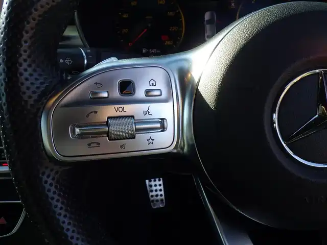 メルセデス・ベンツ Ｃ２２０ｄ アバンギャルド　AMGライン 千葉県 2019(平31)年 2.1万km ポーラホワイト アクティブブレーキアシスト/アクティブレーンキーピングアシスト/レーンチェンジアシスト/ブラインドスポットアシスト/アテンションアシスト/ディストロニック/ブラックレザーシート/前席パワーシート/シートヒーター/ヘッドアップディスプレイ/純正ナビ/地デジTV/【Bluetooth接続】/バックカメラ/革巻きステアリング/ステアリングスイッチ/パドルシフト/ETC/LEDヘッドライト/ウインカーミラー/パークトロニック/純正18インチアルミホイル/サイド/カーテンエアバッグ/キーレスゴー